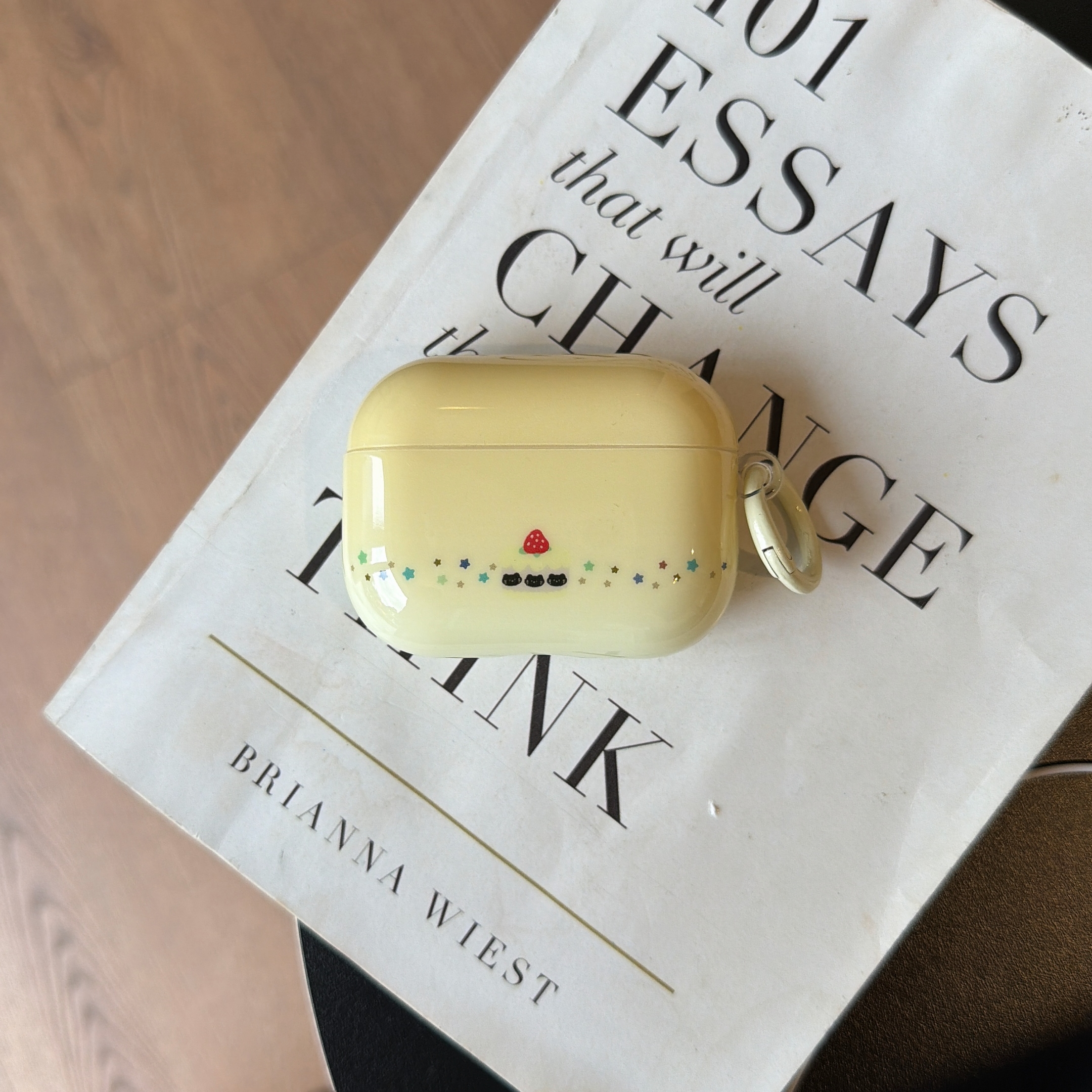 Cartoon Kitten Strawberry Cake - Yellow Phone Accessories บทวิจารณ์และราคา